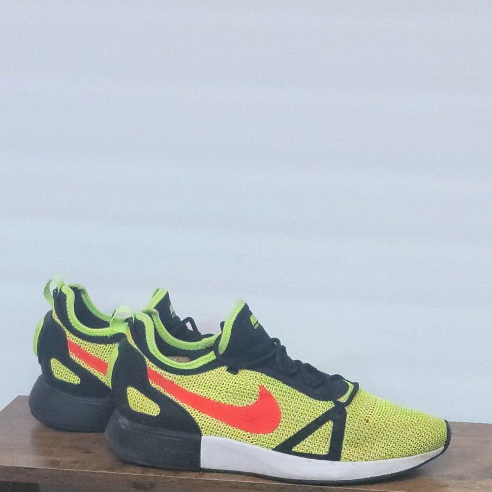 NIKE